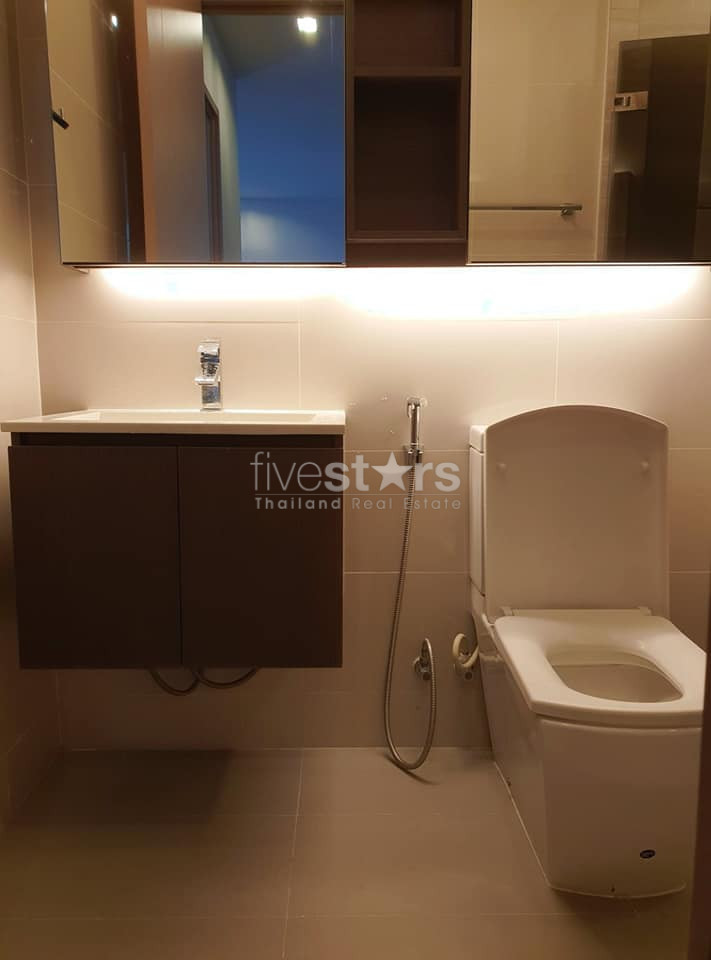 1 bedroom condominium for sale walking distance to Prakanong BTS, photo 9