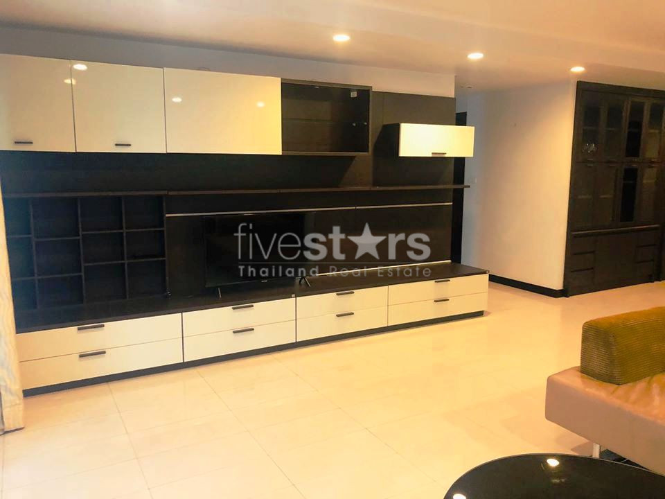 3 bedrooms condo for rent in Ekamai, photo 3