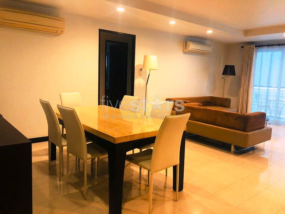 3 bedrooms condo for rent in Ekamai, photo 2