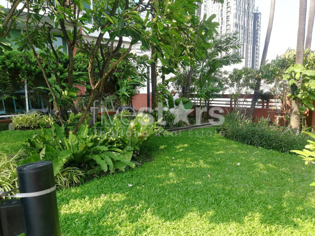 3 bedrooms condo for rent near BTS Ekamai, photo 13