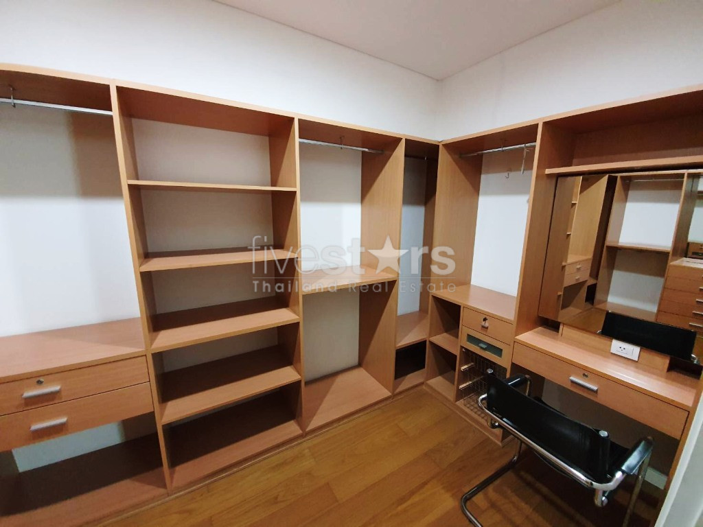 3 bedrooms condo for rent near BTS Ekamai, photo 3