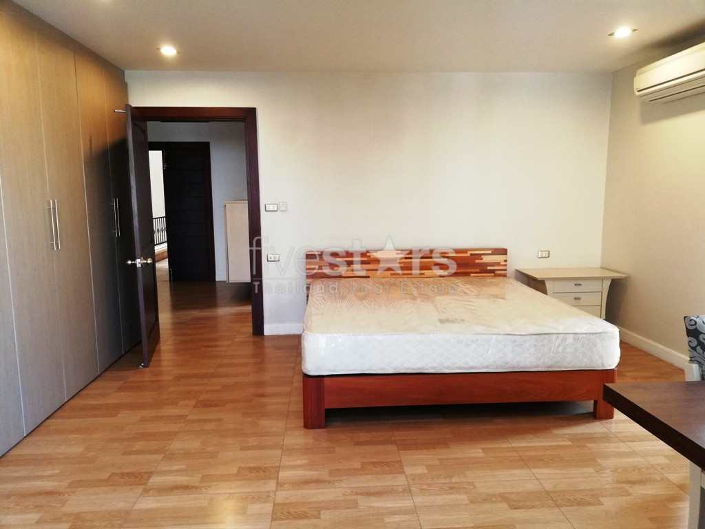 3 bedrooms condo for rent in Ekamai, photo 9