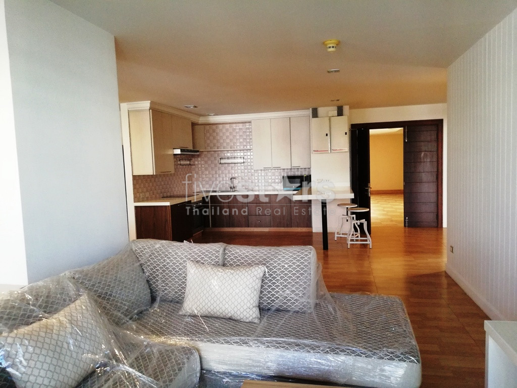 3 bedrooms condo for rent in Ekamai, photo 4