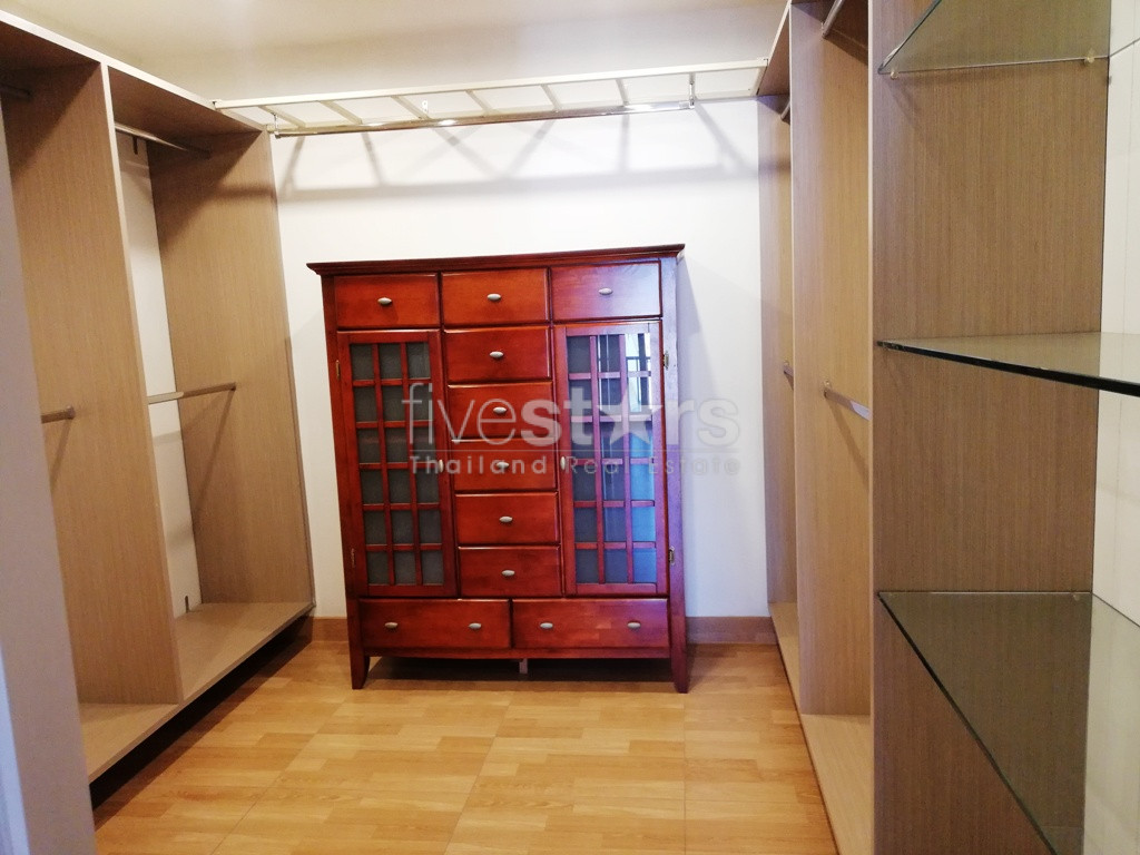 3 bedrooms condo for rent in Ekamai, photo 14