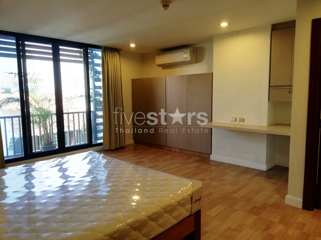 3 bedrooms condo for rent in Ekamai, photo 12