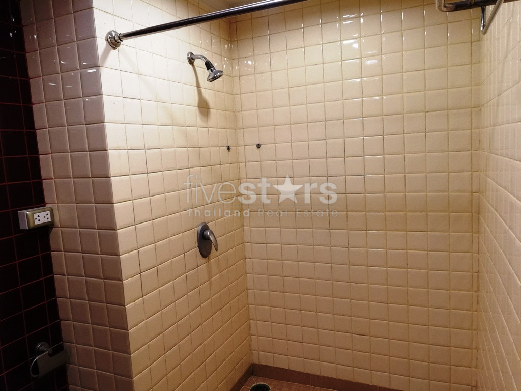 3 bedrooms condo for rent in Ekamai, photo 17