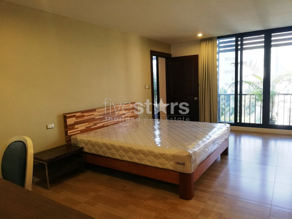 3 bedrooms condo for rent in Ekamai, photo 8