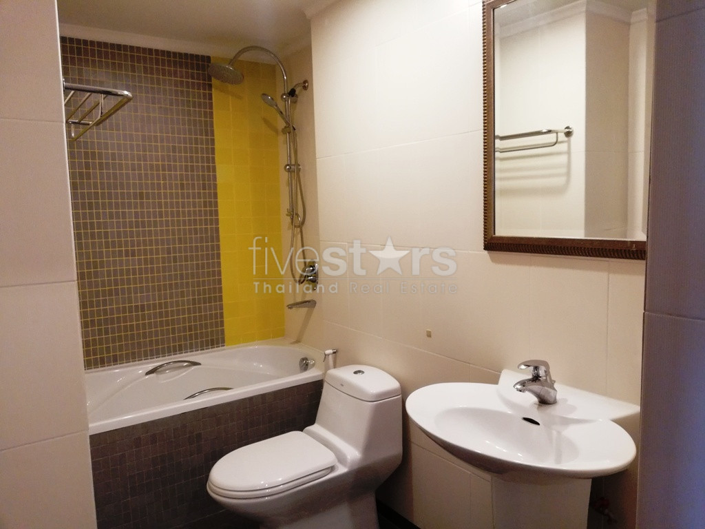 3 bedrooms condo for rent in Ekamai, photo 16