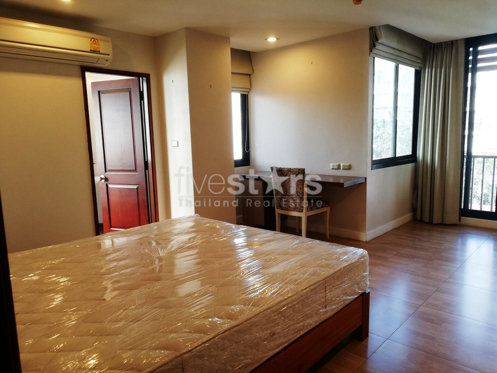3 bedrooms condo for rent in Ekamai, photo 13