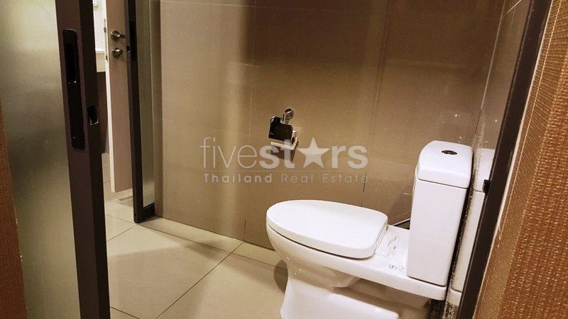 Corner unit 1 bedroom condo for rent near BTS Ekamai, photo 9