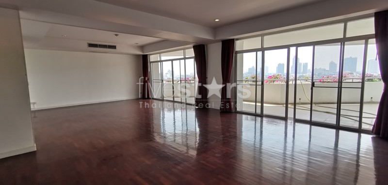 Appartement spacieux de 4 chambres à louer à Ekamai