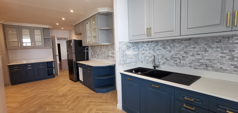 Appartement spacieux de 4 chambres avec un grand balcon à louer à Ekamai, photo 21