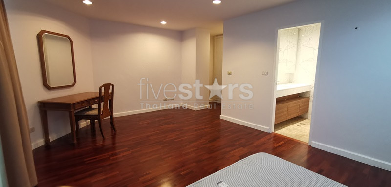 Appartement spacieux de 4 chambres avec un grand balcon à louer à Ekamai, photo 19