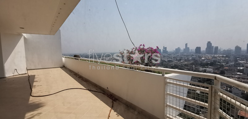 Appartement spacieux de 4 chambres avec un grand balcon à louer à Ekamai, photo 2