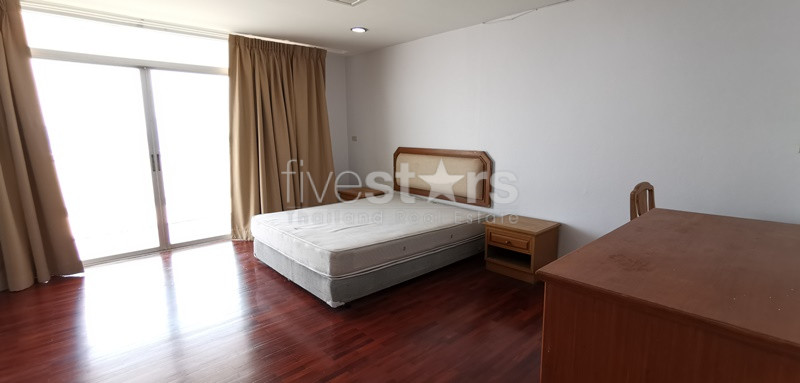 Appartement spacieux de 4 chambres avec un grand balcon à louer à Ekamai, photo 12