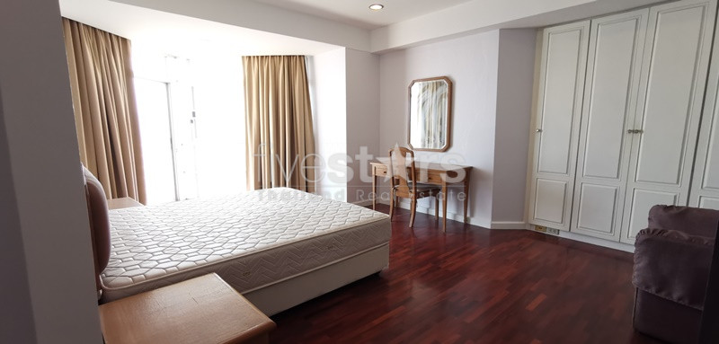 Appartement spacieux de 4 chambres avec un grand balcon à louer à Ekamai, photo 7