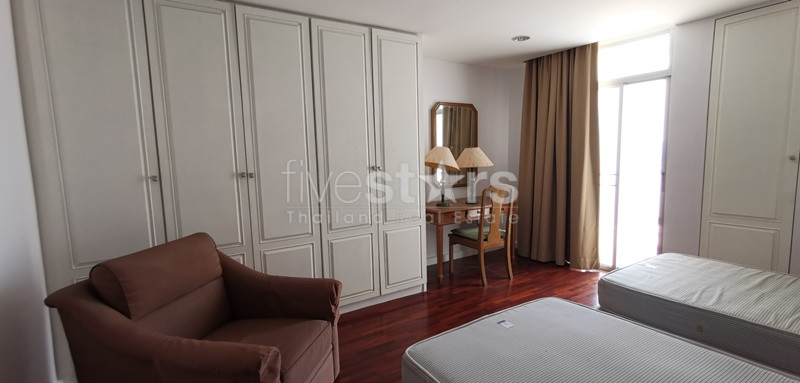 Appartement spacieux de 4 chambres avec un grand balcon à louer à Ekamai, photo 15