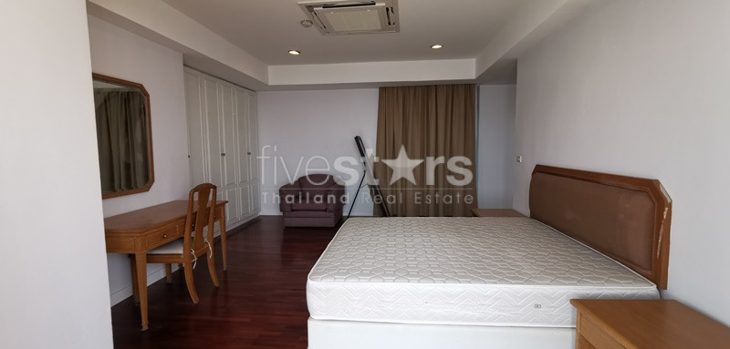 Appartement spacieux de 4 chambres avec un grand balcon à louer à Ekamai, photo 9