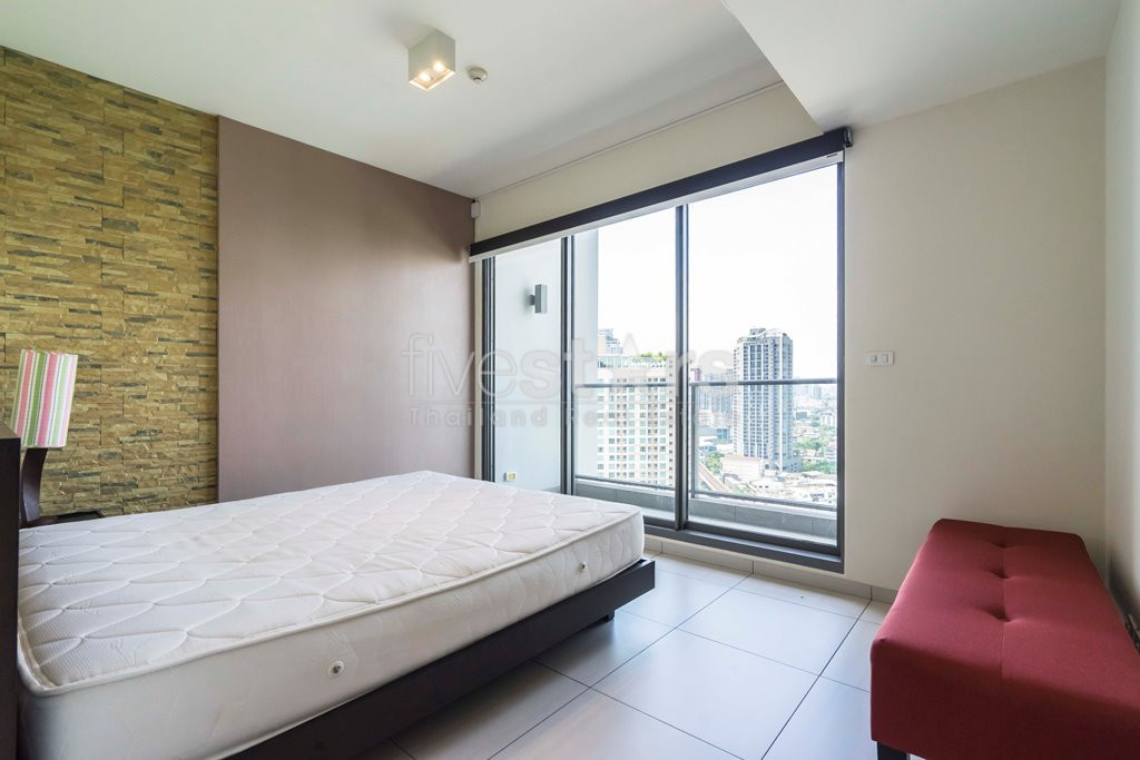 Condo de luxe de 2 chambres à louer près de la station de BTS Ekkamai, photo 4