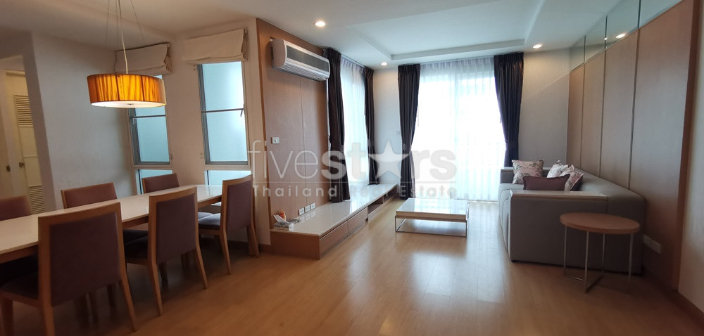 3 bedroom cozy condominium for rent close to BTS Ekamai