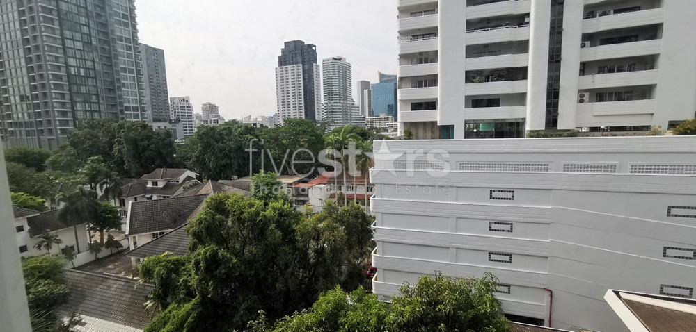 3 bedroom cozy condominium for rent close to BTS Ekamai, photo 4