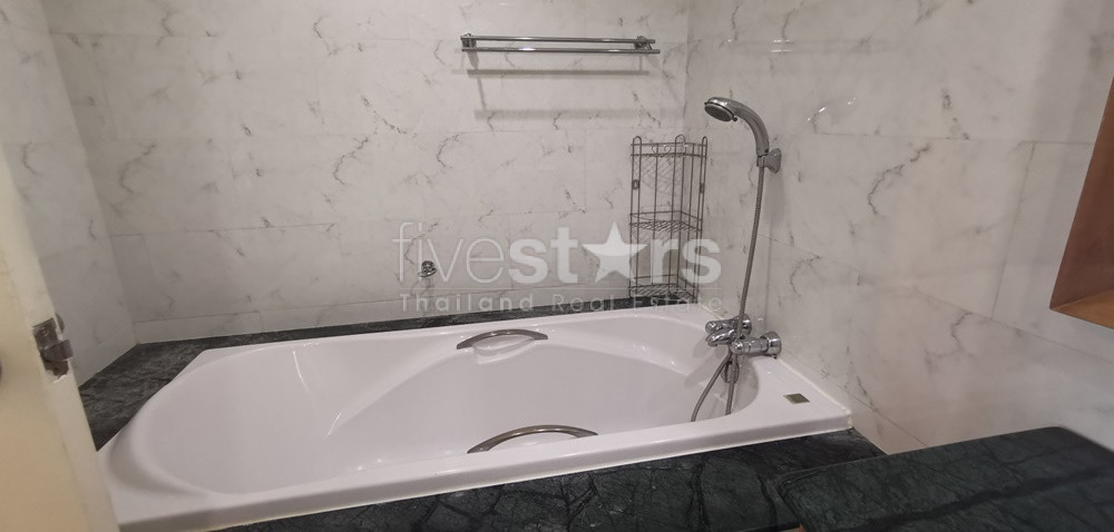 3 bedroom cozy condominium for rent close to BTS Ekamai, photo 16