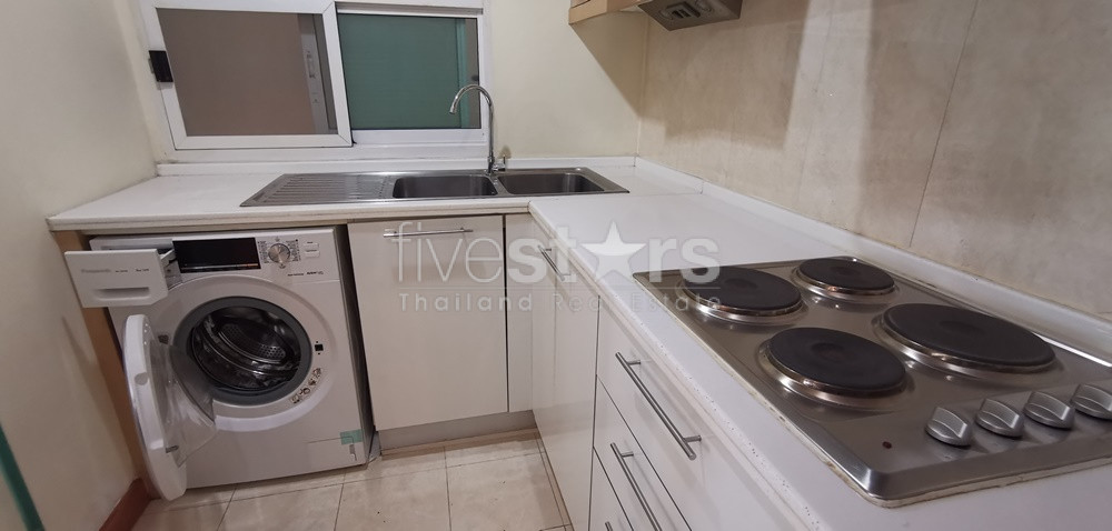 3 bedroom cozy condominium for rent close to BTS Ekamai, photo 5
