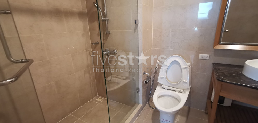 3 bedroom cozy condominium for rent close to BTS Ekamai, photo 9