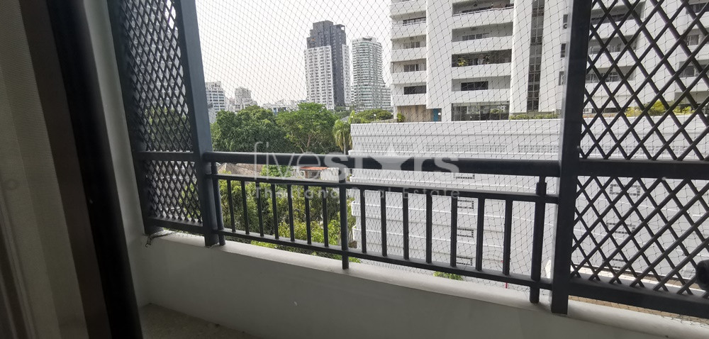 3 bedroom cozy condominium for rent close to BTS Ekamai, photo 7