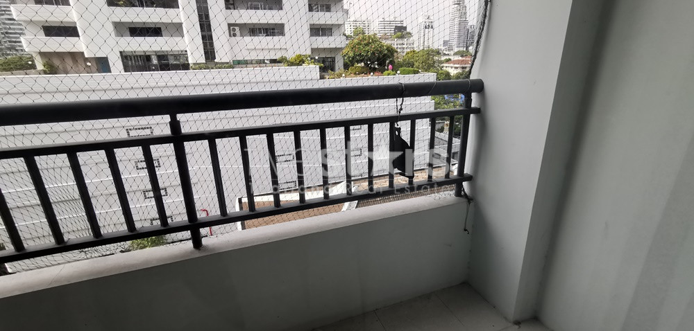 3 bedroom cozy condominium for rent close to BTS Ekamai, photo 18