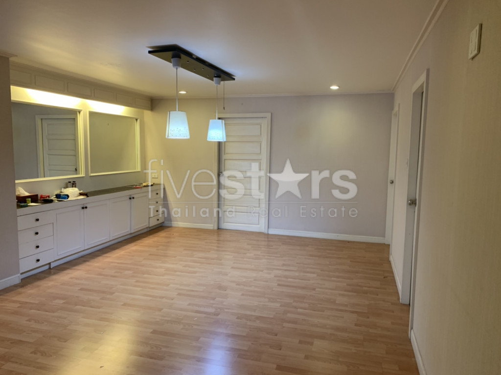 3 bedroom condo for sale on Ekamai, photo 2