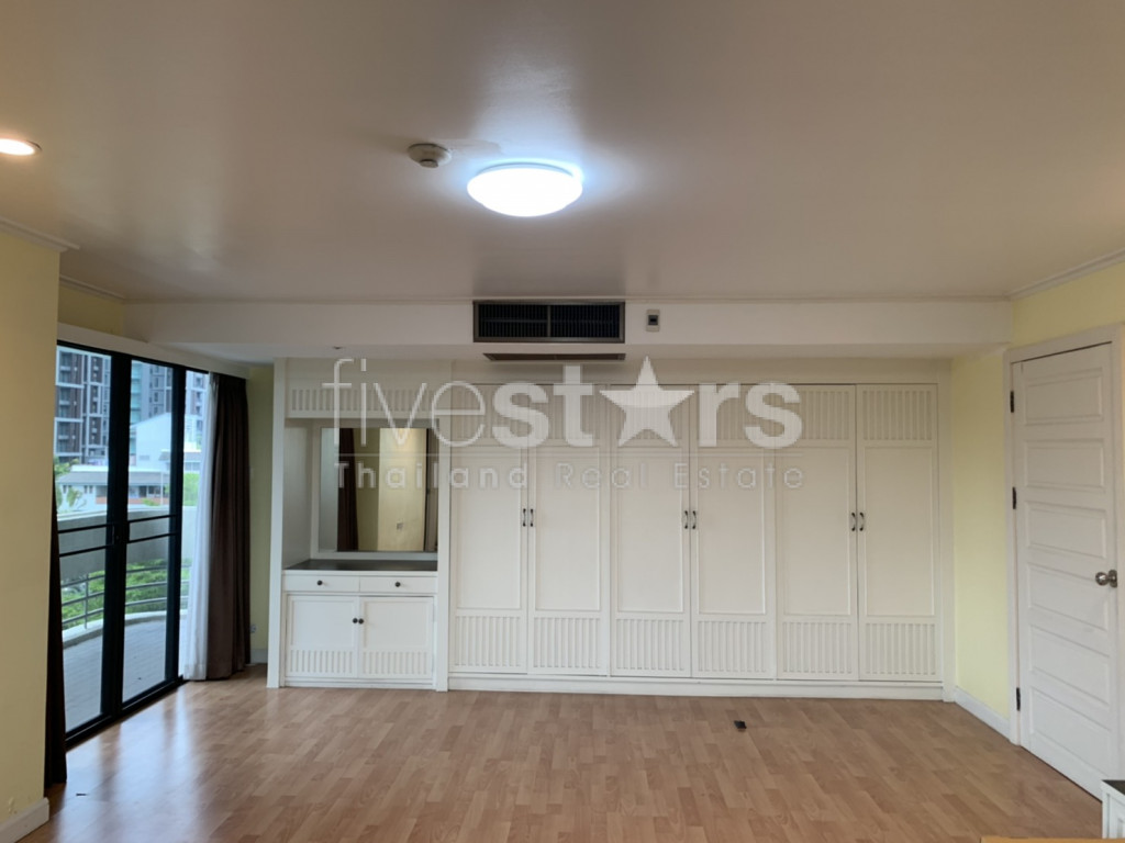 3 bedroom condo for sale on Ekamai, photo 3