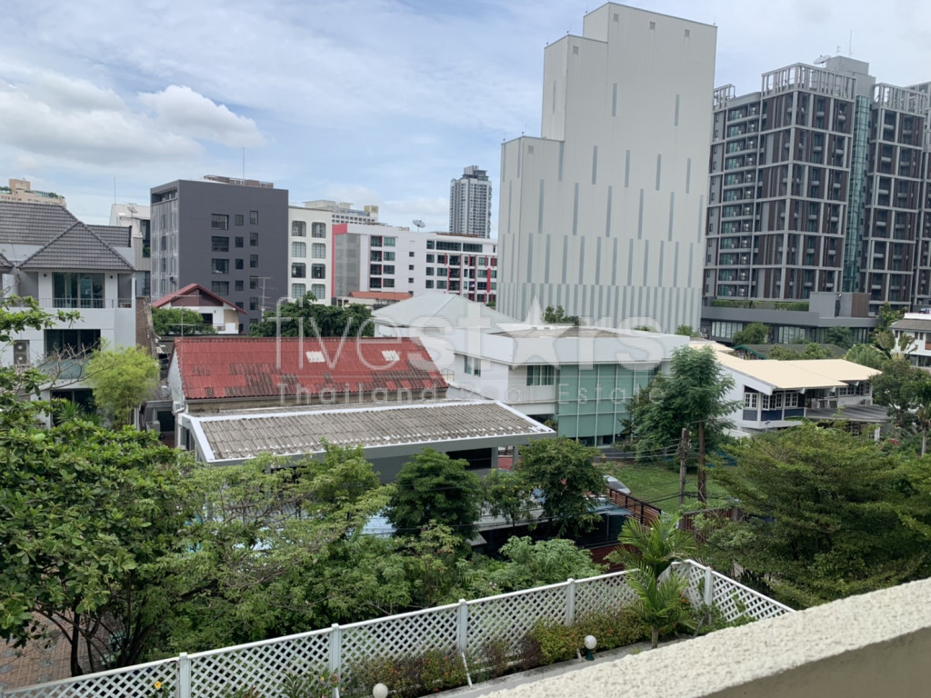 3 bedroom condo for sale on Ekamai