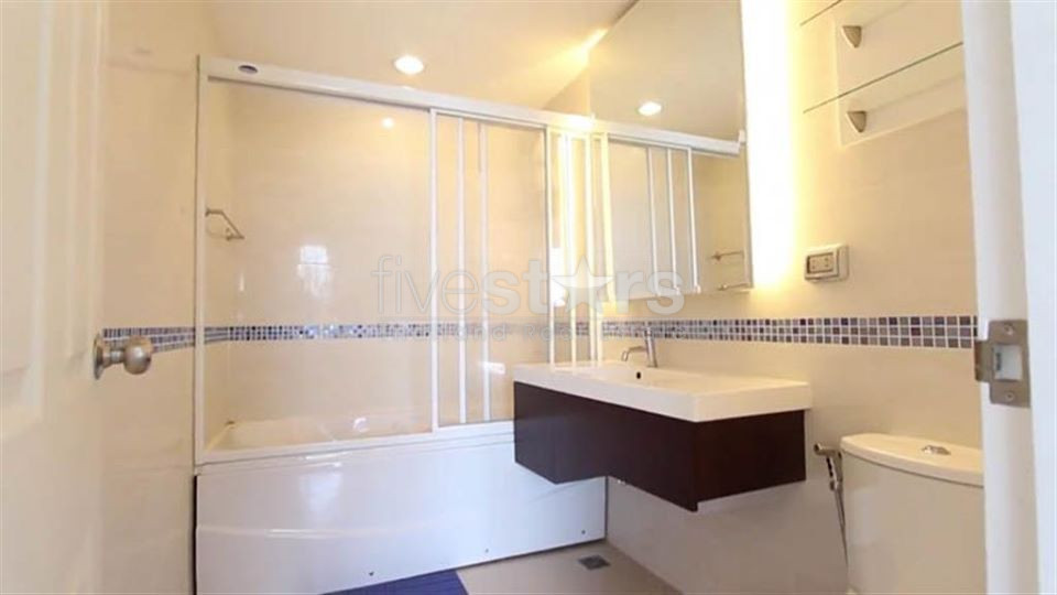 Nice fully furnished 2 bedroom located near BTS Prakhanong., photo 6