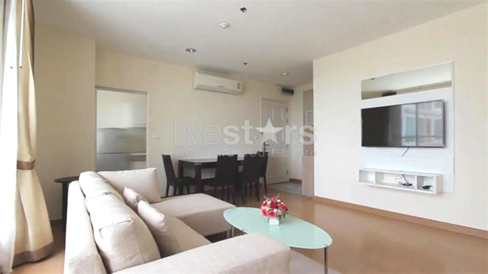 Nice fully furnished 2 bedroom located near BTS Prakhanong.