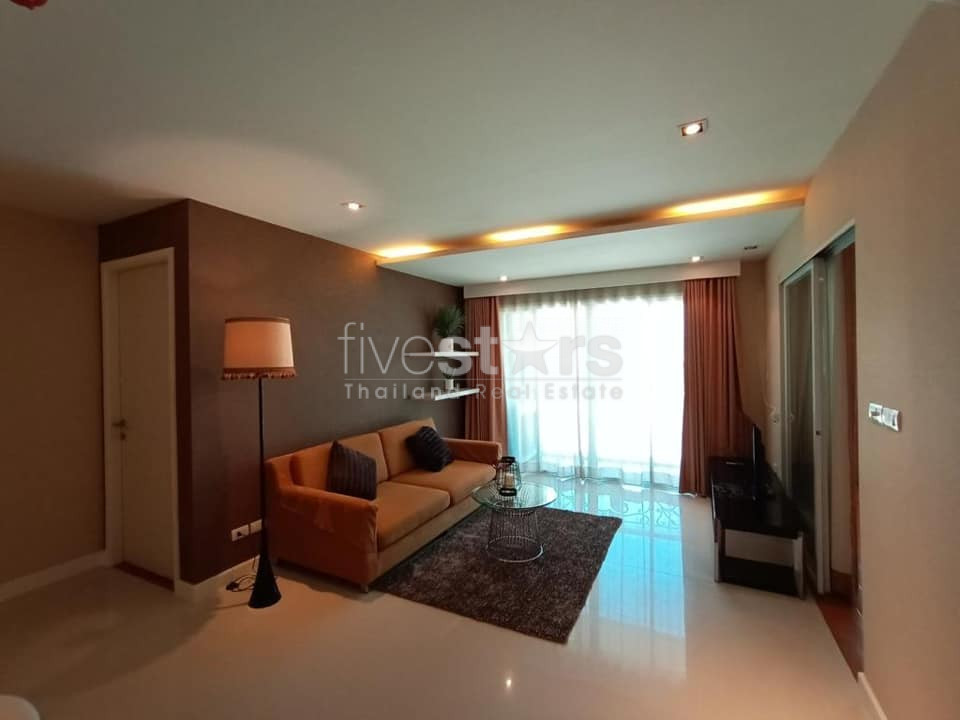 3 bedrooms condo for rent in Sukhumvit near BTS Ekamai