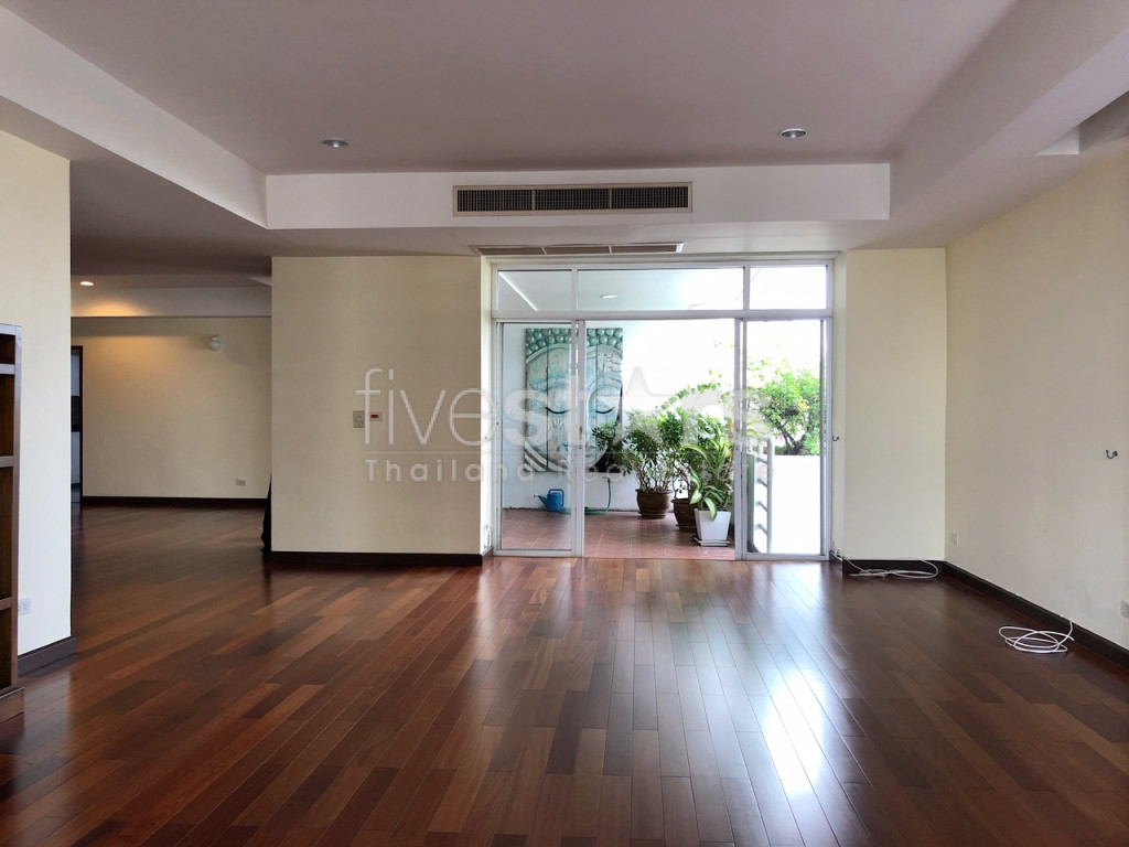 3 bedroom spacious condo with nice terrace in Ekamai, photo 5