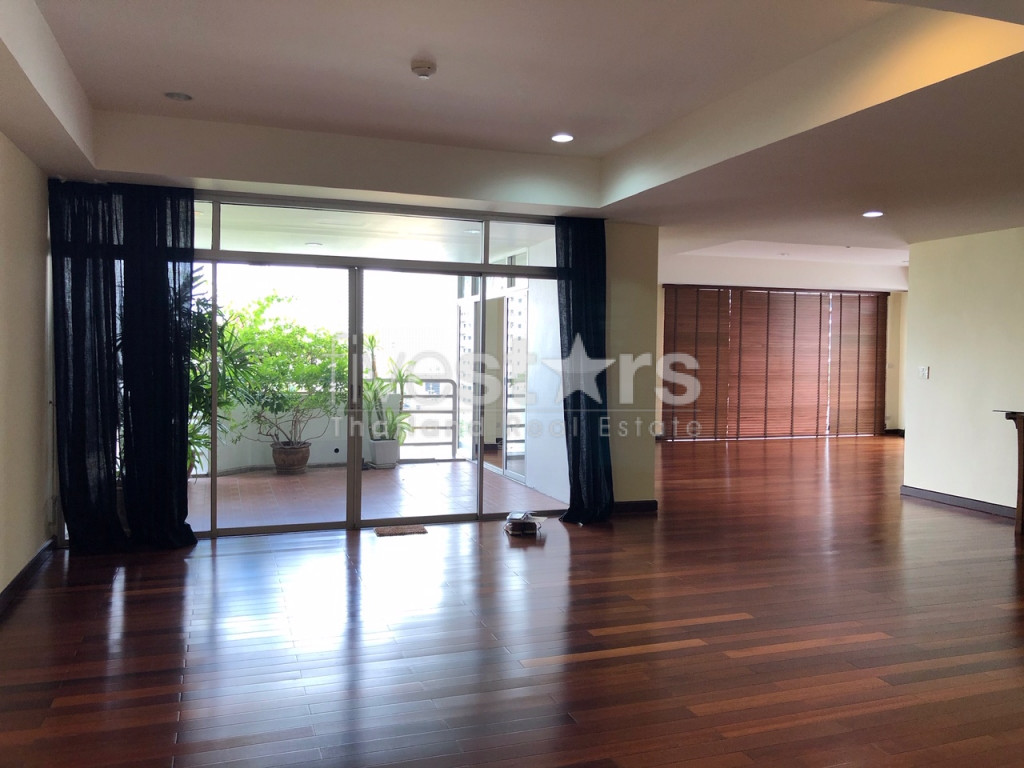 3 bedroom spacious condo with nice terrace in Ekamai, photo 3