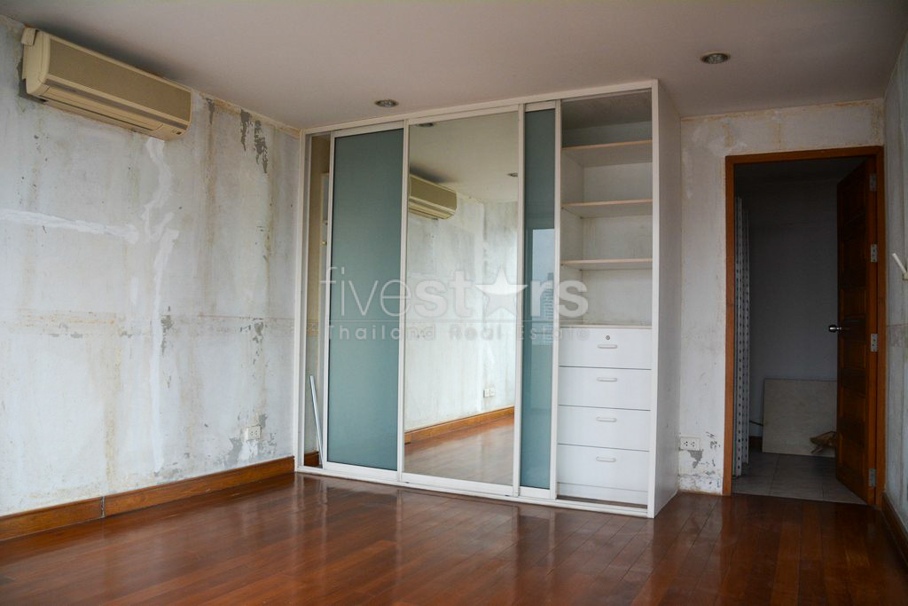 5-bedroom penthouse with large terrace in Ekamai, photo 13