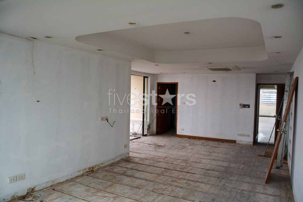 5-bedroom penthouse with large terrace in Ekamai, photo 15