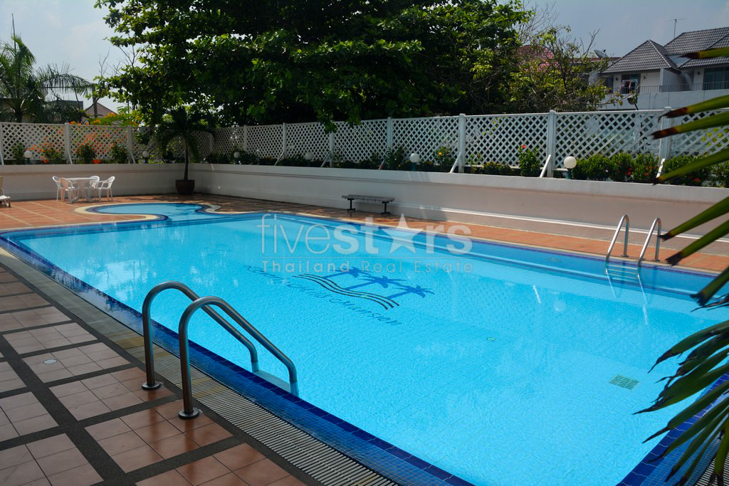 5-bedroom penthouse with large terrace in Ekamai, photo 20