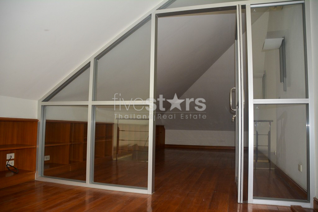 5-bedroom penthouse with large terrace in Ekamai, photo 9