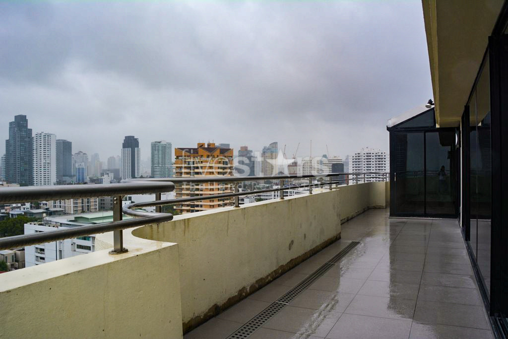 5-bedroom penthouse with large terrace in Ekamai, photo 2