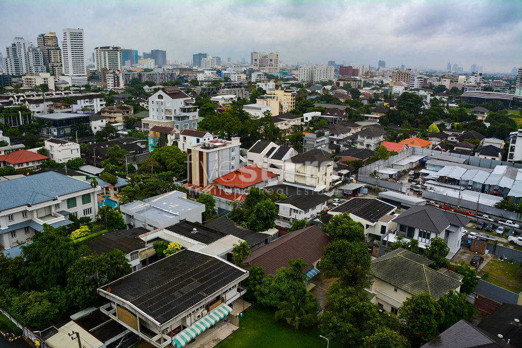 5-bedroom penthouse with large terrace in Ekamai, photo 6