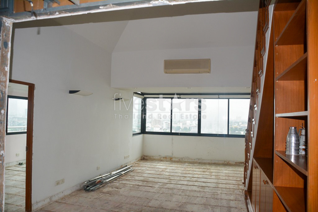 5-bedroom penthouse with large terrace in Ekamai, photo 16