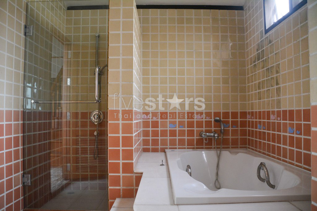 5-bedroom penthouse with large terrace in Ekamai, photo 17
