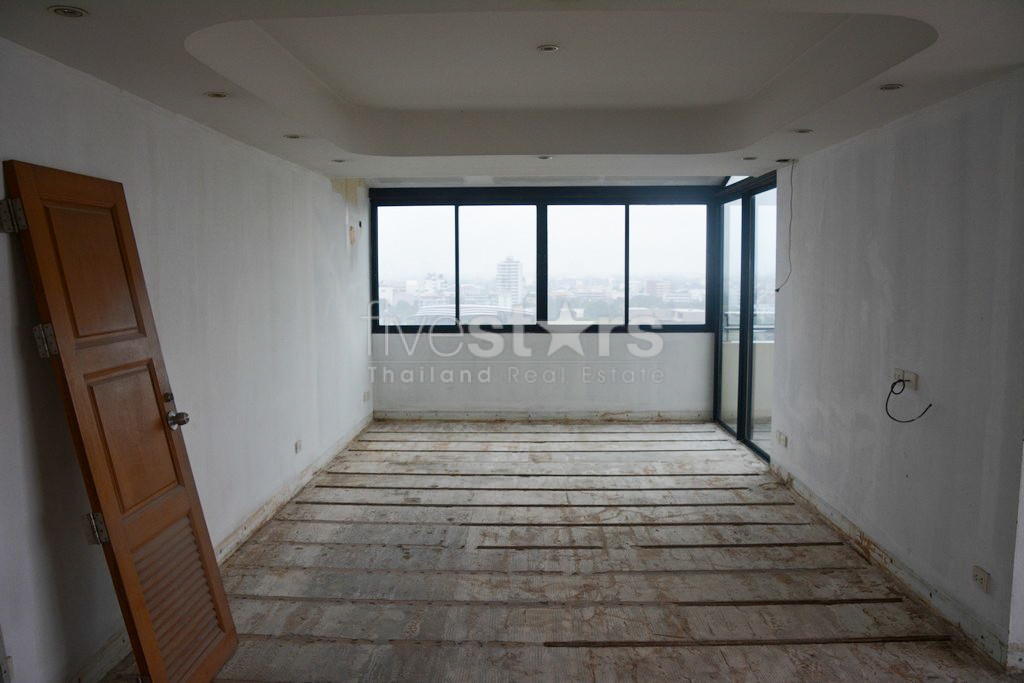 5-bedroom penthouse with large terrace in Ekamai, photo 14