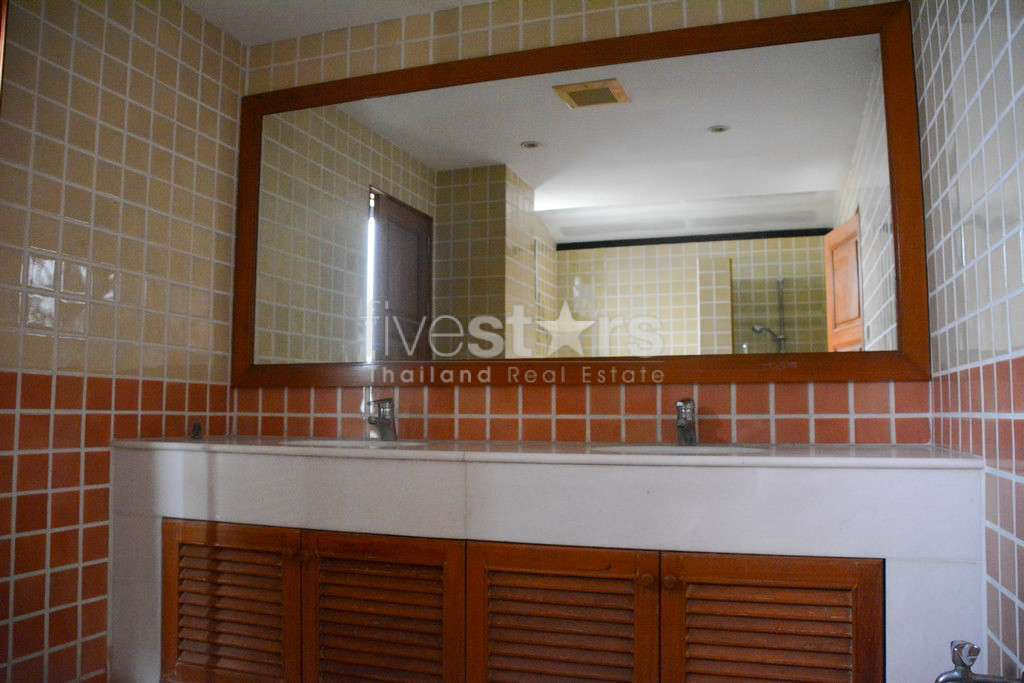 5-bedroom penthouse with large terrace in Ekamai, photo 18