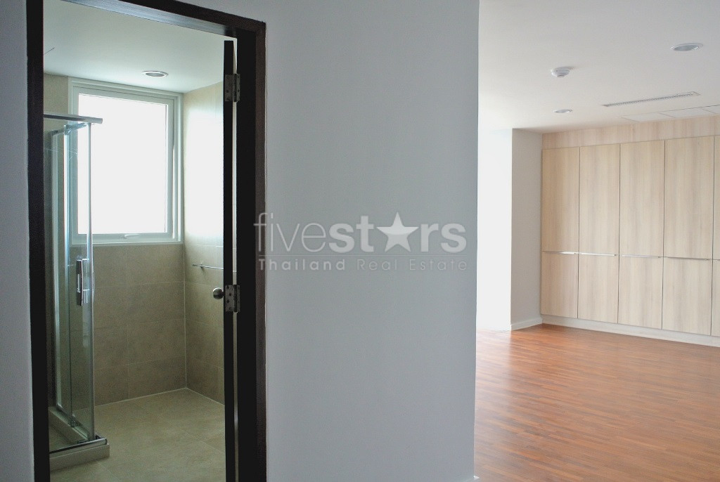 4 bedroom spacious condo for rent on Ekamai,, photo 15