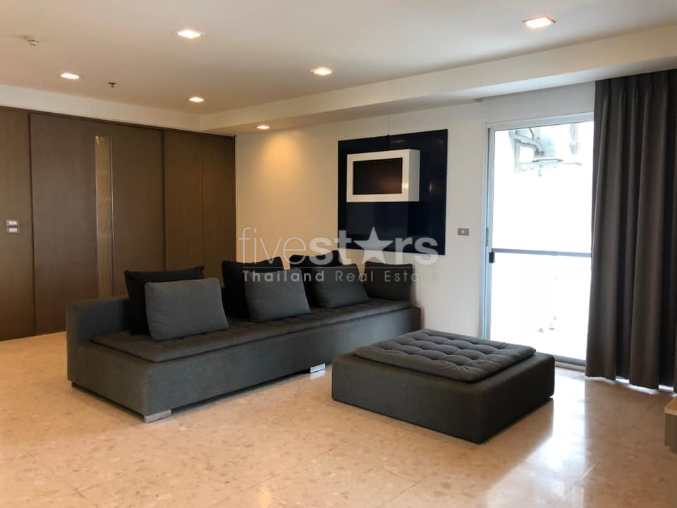 3 bedrooms condo for rent connected to Ekamai BTS
